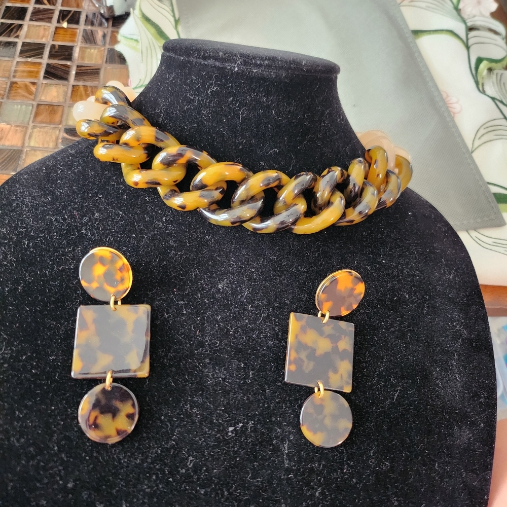 J. Crew Cream and Tortoiseshell Link Necklace with Matching Earrings - Picture 2 of 3